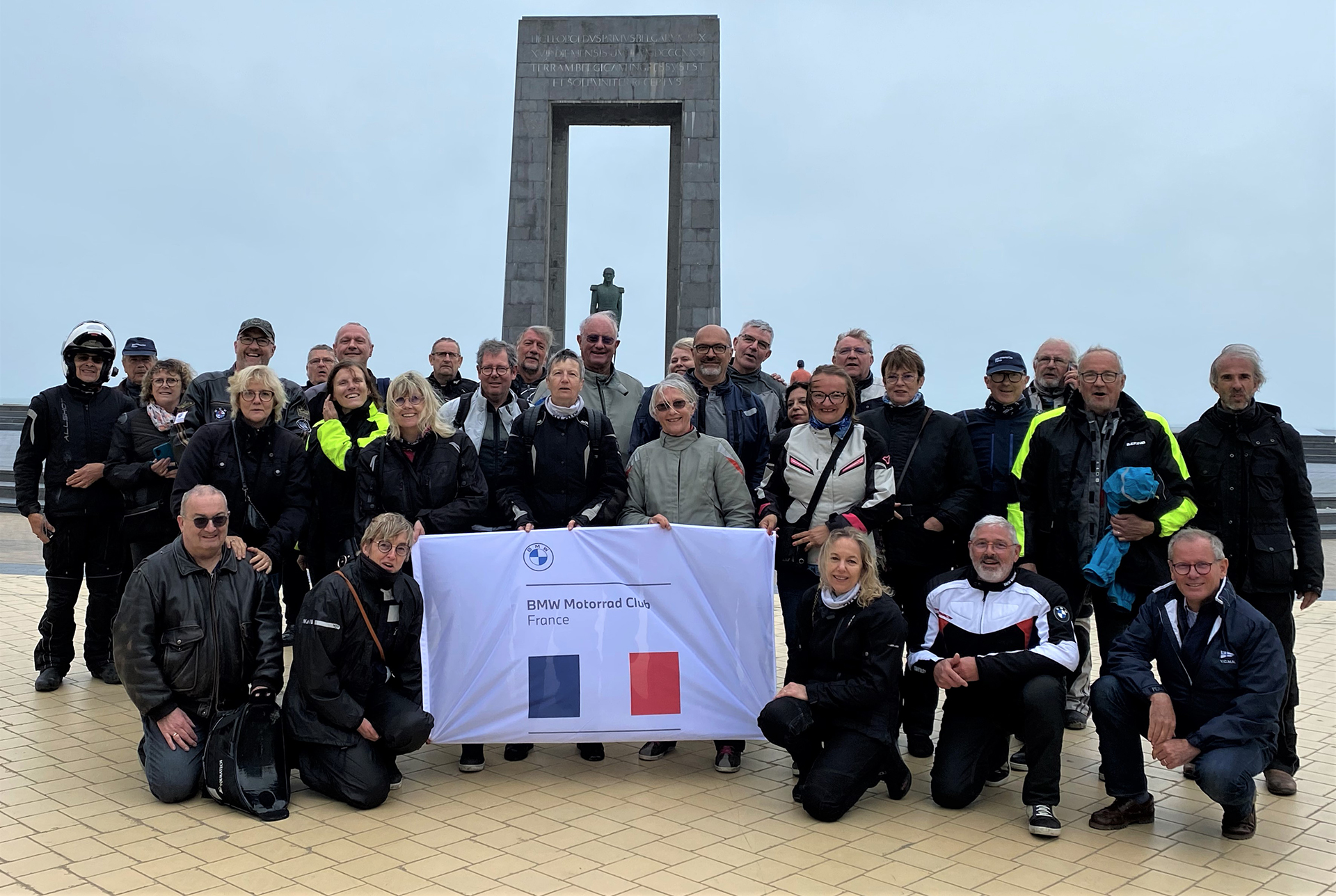 Les goodies BMW Moto Club France : pourquoi porter fièrement les couleurs du club